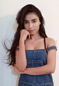 Student Escorts Jiya in Dubai - Escort ladies Dubai 1