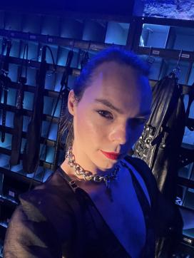 AKASH - Escort dominatrix Berlin 9