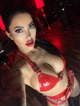 Lady Siaki - Escort dominatrix Berlin 4